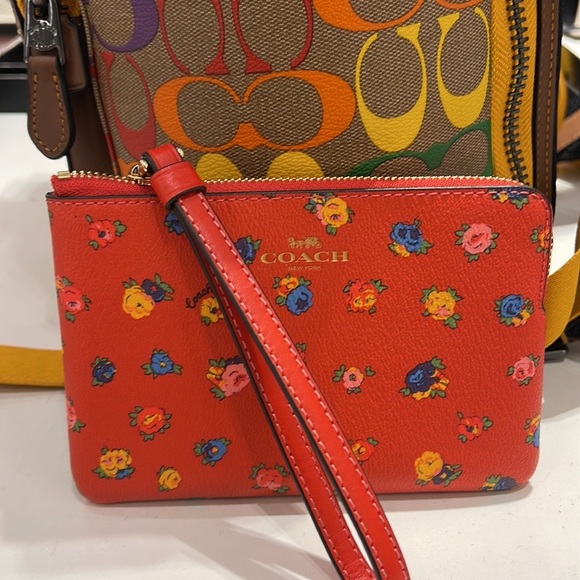 Coach Corner Zip Wristlet With Mini Vintage Rose Print
IM/Miami Red Multi - Picture 2 of 16